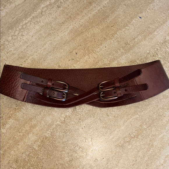 LINEA PELLE Belt Elegant Brown Leather with 4 buckles. Med. (adj.) - Picture 8 of 14